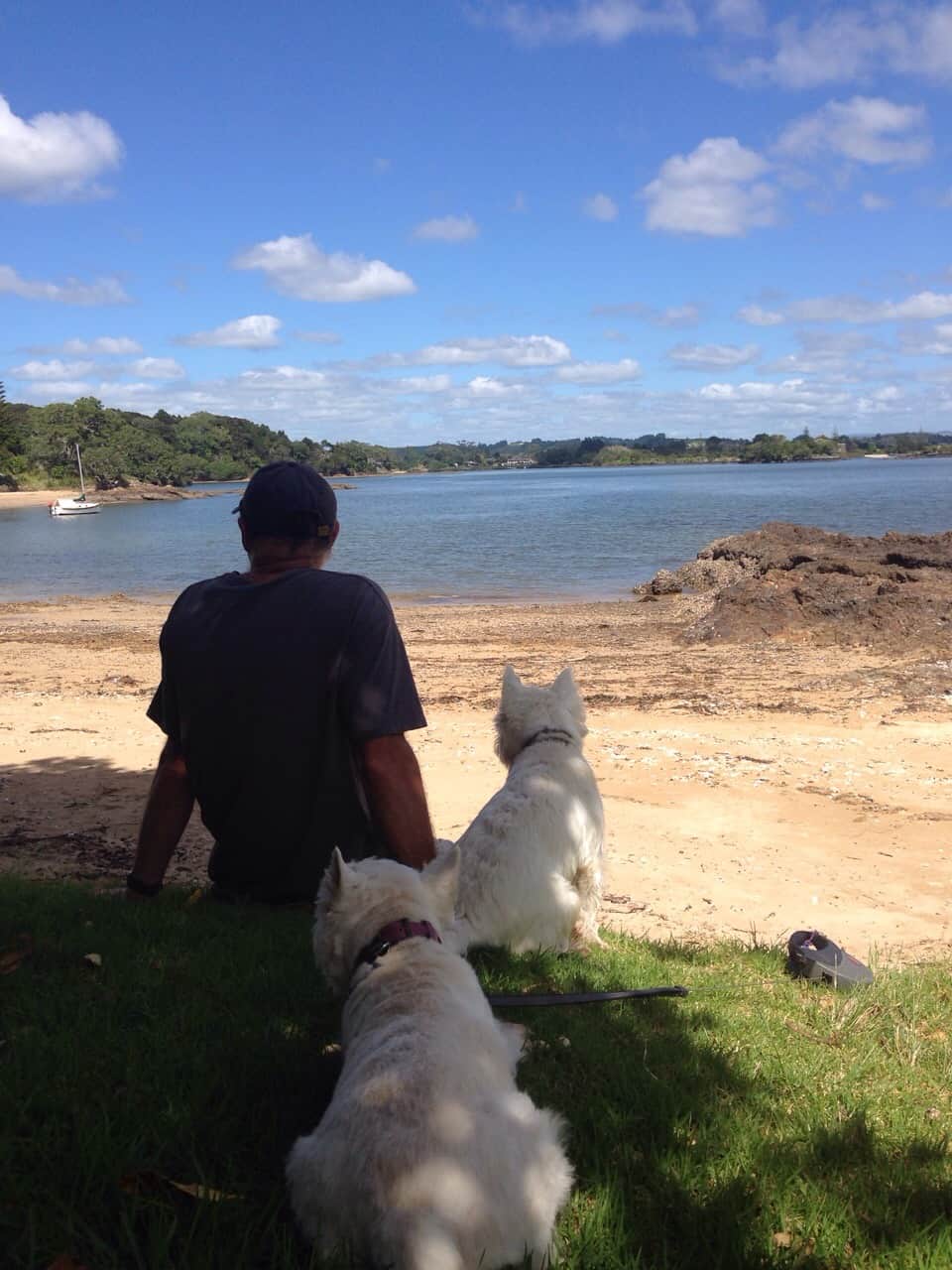 Relaxing in the shade at Wharau Road beach